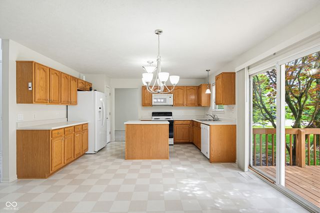 6511 Hyde Park Drive, Zionsville, IN 46077