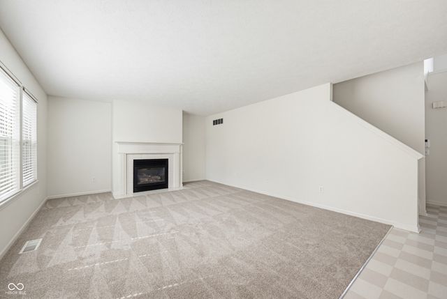 6511 Hyde Park Drive, Zionsville, IN 46077