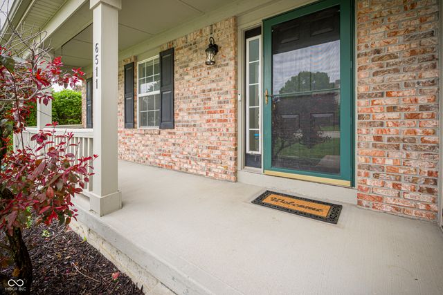 6511 Hyde Park Drive, Zionsville, IN 46077