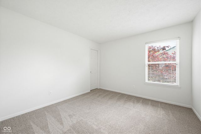 6511 Hyde Park Drive, Zionsville, IN 46077