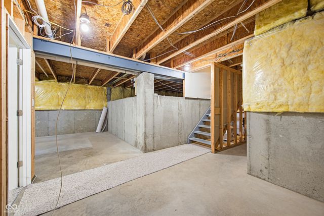 6511 Hyde Park Drive, Zionsville, IN 46077