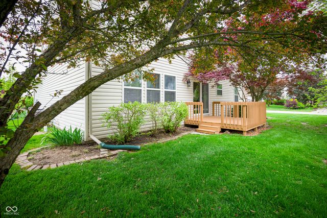 6511 Hyde Park Drive, Zionsville, IN 46077