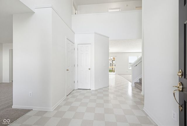 6511 Hyde Park Drive, Zionsville, IN 46077