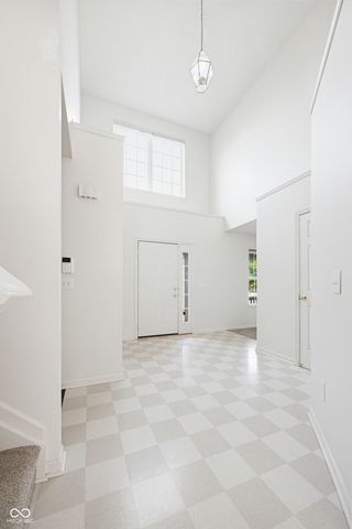 6511 Hyde Park Drive, Zionsville, IN 46077