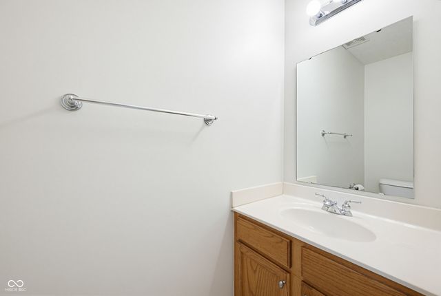 6511 Hyde Park Drive, Zionsville, IN 46077