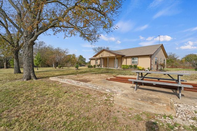 4138 County Road 1083, Celeste, TX 75423