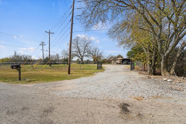 4138 County Road 1083, Celeste, TX 75423