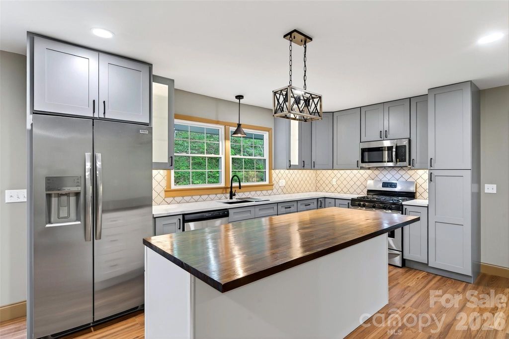 3781 S 226 Highway, Bakersville, NC 28705