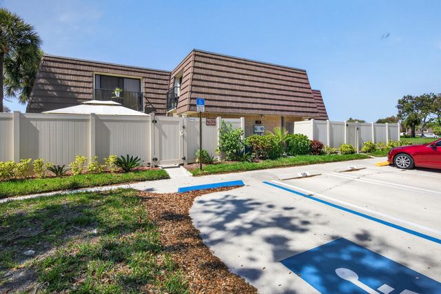 7811 78th Way, West Palm Beach, FL 33407