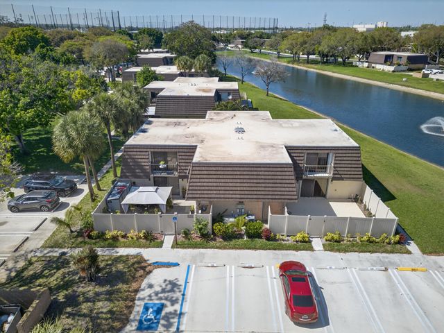 7811 78th Way, West Palm Beach, FL 33407