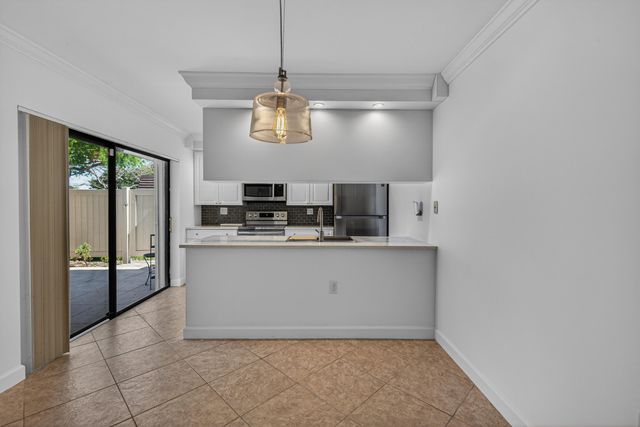 7811 78th Way, West Palm Beach, FL 33407