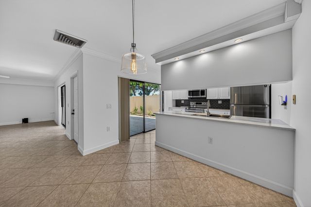 7811 78th Way, West Palm Beach, FL 33407