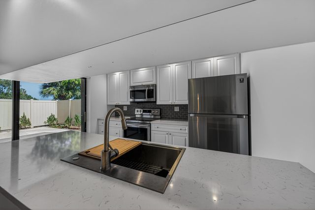 7811 78th Way, West Palm Beach, FL 33407