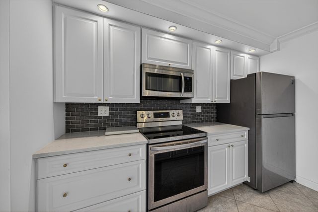 7811 78th Way, West Palm Beach, FL 33407