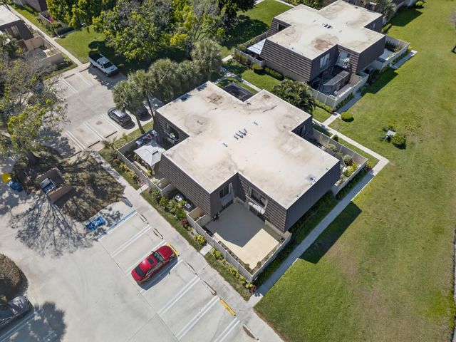 7811 78th Way, West Palm Beach, FL 33407