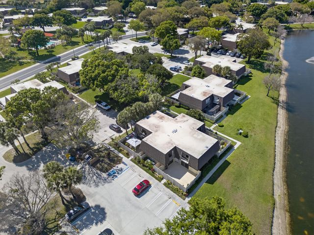 7811 78th Way, West Palm Beach, FL 33407