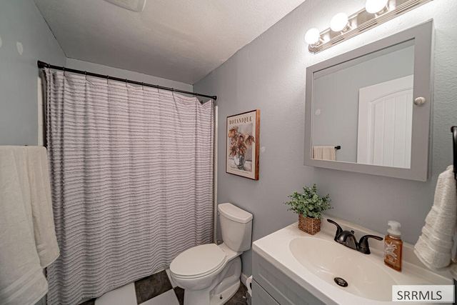 3886 E Cobalt Drive, Idaho Falls, ID 83401
