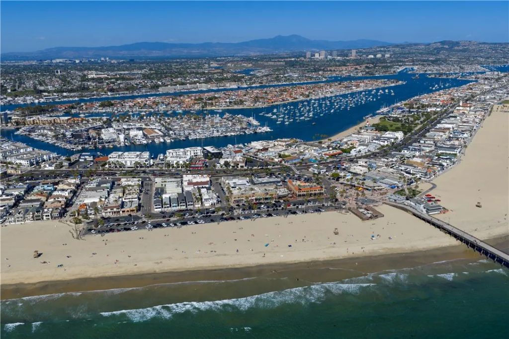 2212 W Oceanfront, Newport Beach, CA 92663