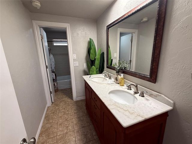 1004 Oak Tree Drive, Edmond, OK 73025