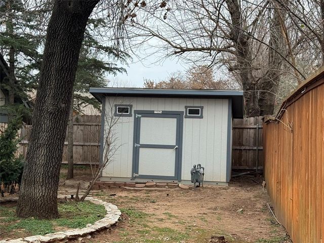 1004 Oak Tree Drive, Edmond, OK 73025