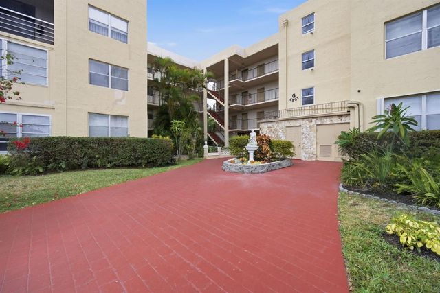 2801 Somerset Drive 401, Lauderdale Lakes, FL 33311