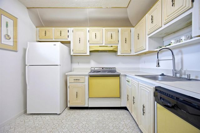 2801 Somerset Drive 401, Lauderdale Lakes, FL 33311