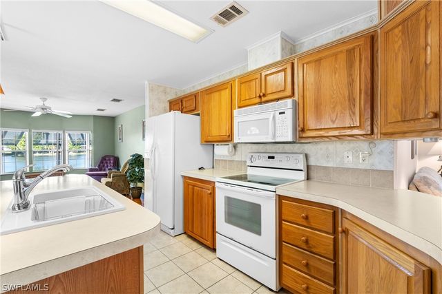 289 Riverwood RD, Naples, FL 34114