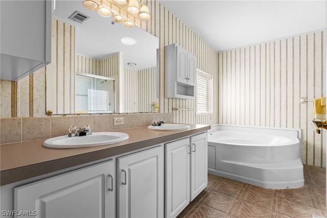 289 Riverwood RD, Naples, FL 34114