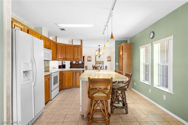 289 Riverwood RD, Naples, FL 34114