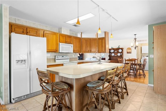 289 Riverwood RD, Naples, FL 34114