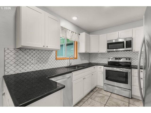 12295 Se MAIN St, Portland, OR 97233