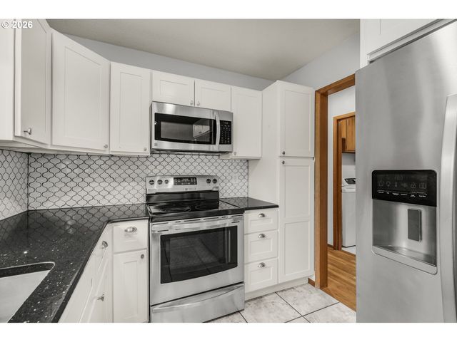 12295 Se MAIN St, Portland, OR 97233