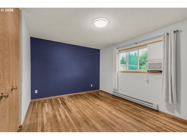 12295 Se MAIN St, Portland, OR 97233