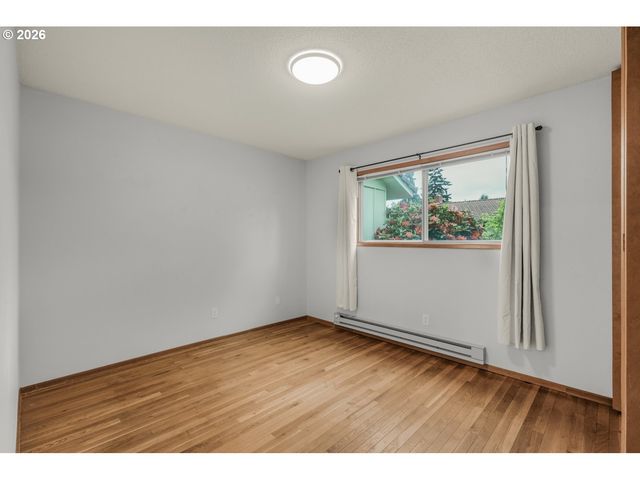 12295 Se MAIN St, Portland, OR 97233