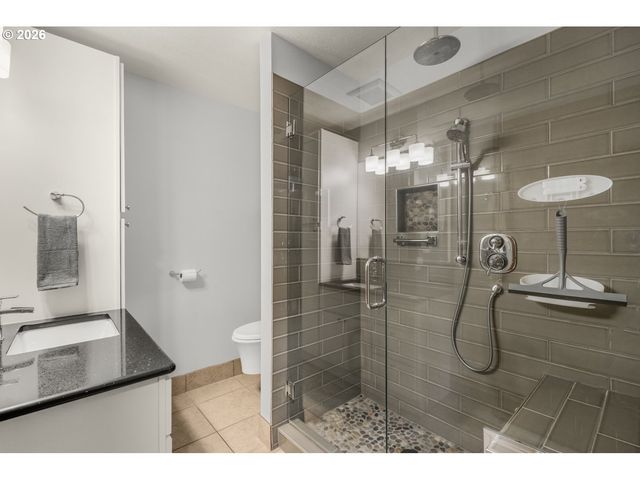 12295 Se MAIN St, Portland, OR 97233
