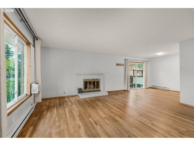 12295 Se MAIN St, Portland, OR 97233