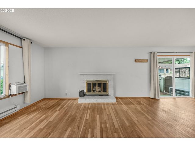 12295 Se MAIN St, Portland, OR 97233