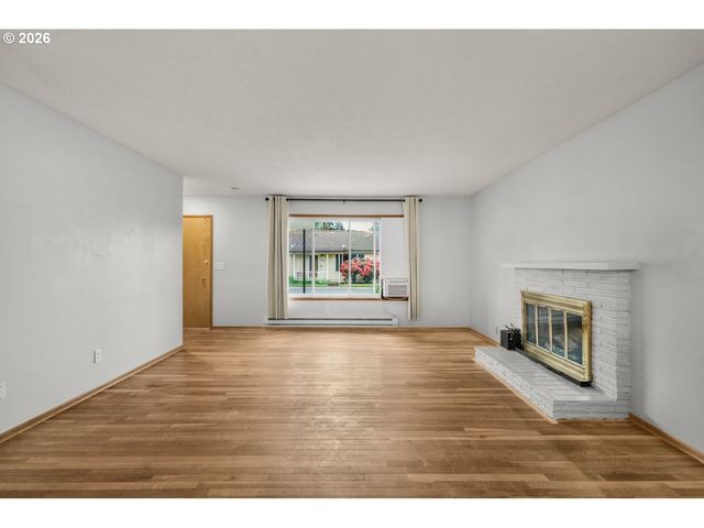 12295 Se MAIN St, Portland, OR 97233
