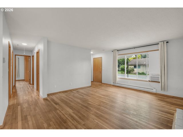 12295 Se MAIN St, Portland, OR 97233