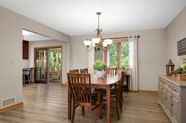4824 Whispering Court, Eagan, MN 55122