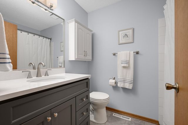 4824 Whispering Court, Eagan, MN 55122