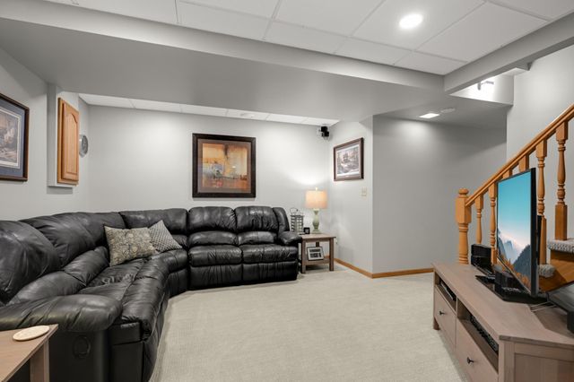4824 Whispering Court, Eagan, MN 55122