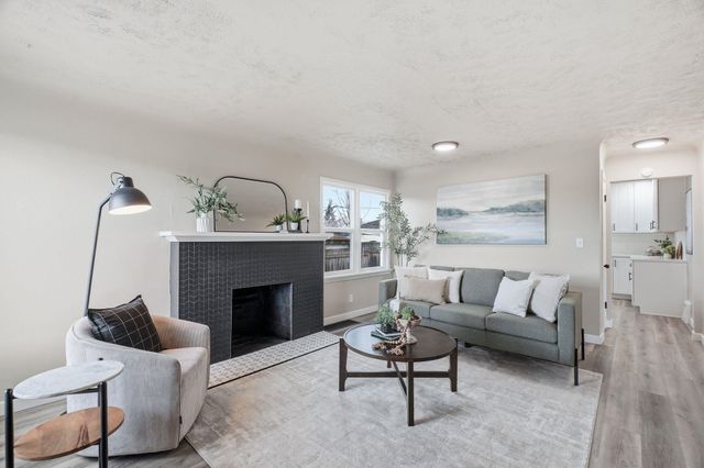 2104 W Mansfield Ct, Spokane, WA 99205