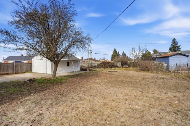 2104 W Mansfield Ct, Spokane, WA 99205