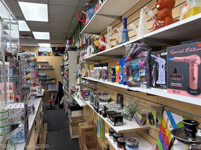 19501 W Warren Avenue, Detroit, MI 48228