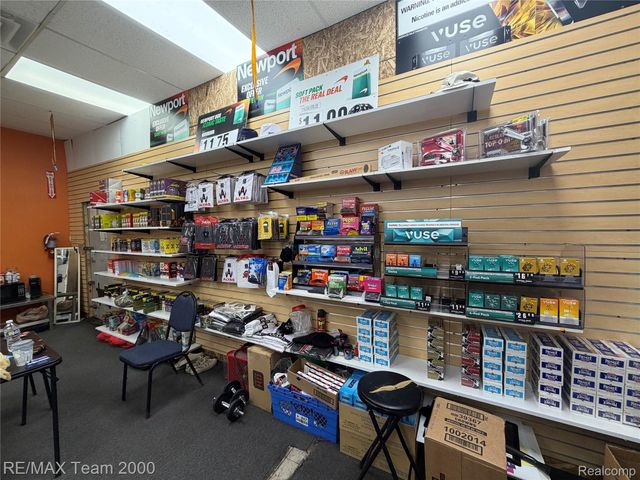 19501 W Warren Avenue, Detroit, MI 48228