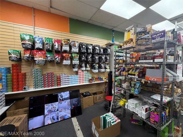 19501 W Warren Avenue, Detroit, MI 48228