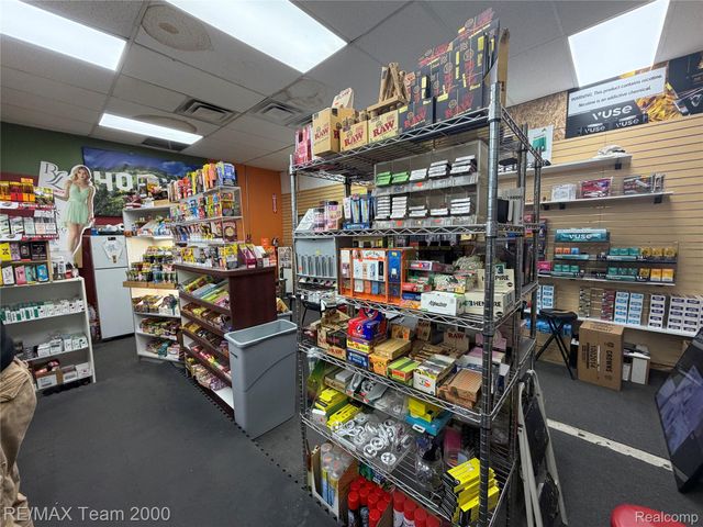 19501 W Warren Avenue, Detroit, MI 48228