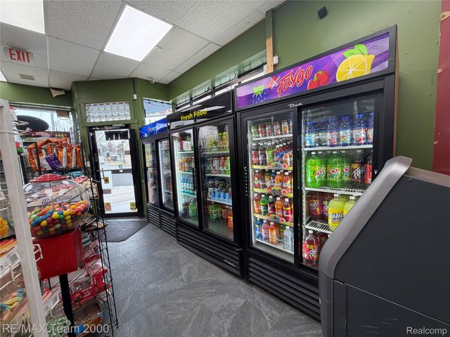 19501 W Warren Avenue, Detroit, MI 48228