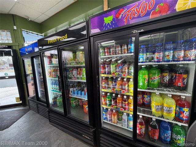 19501 W Warren Avenue, Detroit, MI 48228